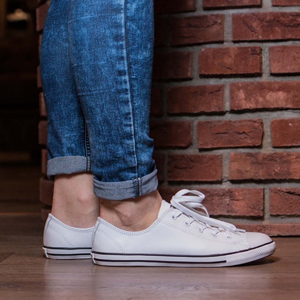 GUC Women’s Converse All Star Dainty size 8